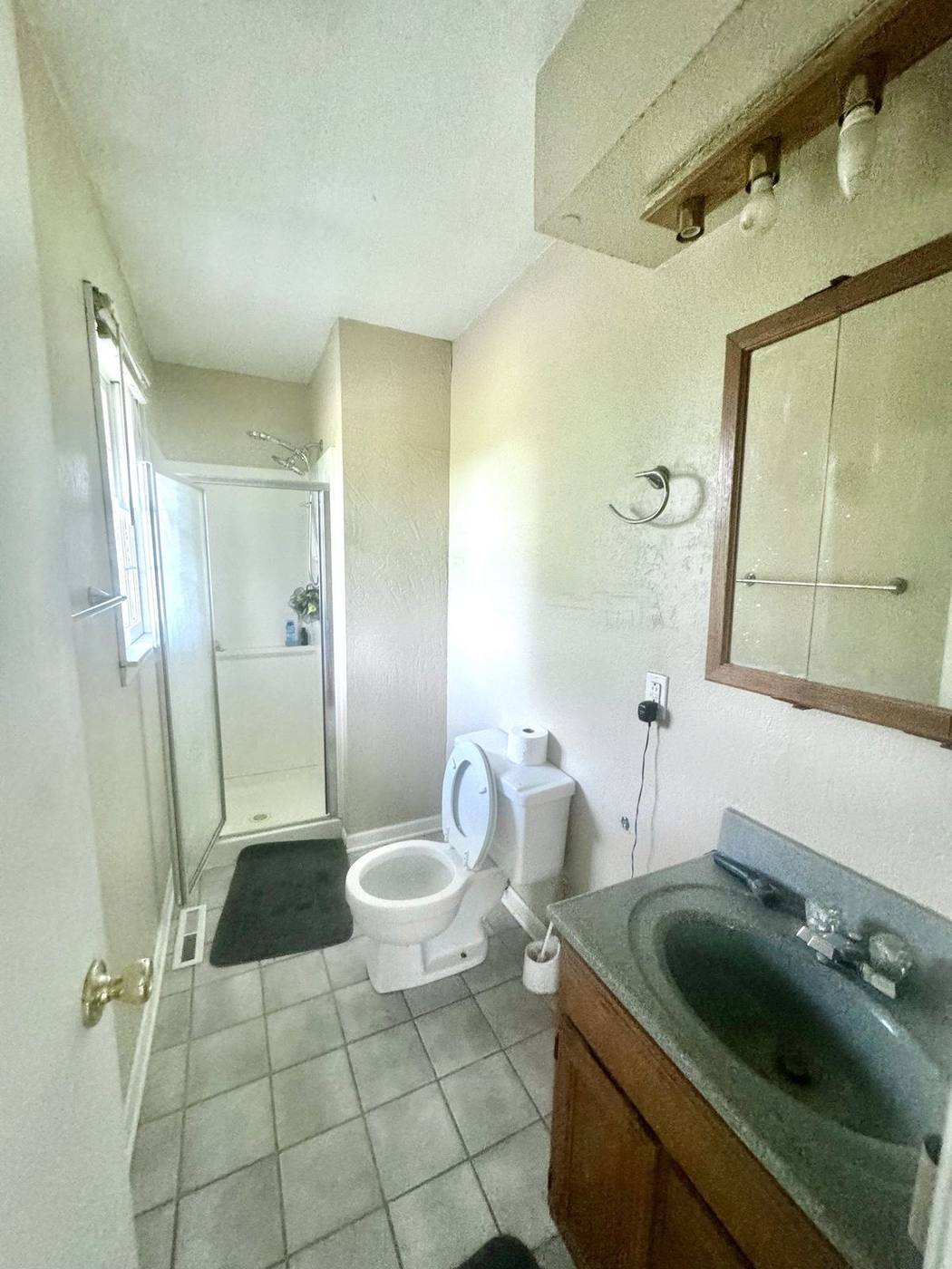 Before: master bathroom before remodel
